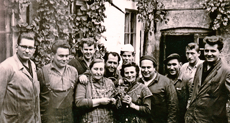 A picture of people standing in front of a building at beginning of Einhell.