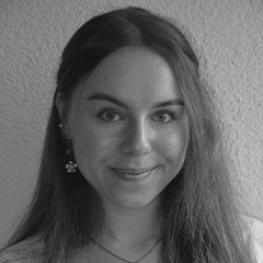 Schwarz-weiß Porträt der Autorin Melanie Gellrich