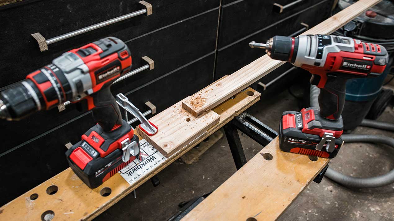 Multiple cordless screwdrivers are standing on the workbench