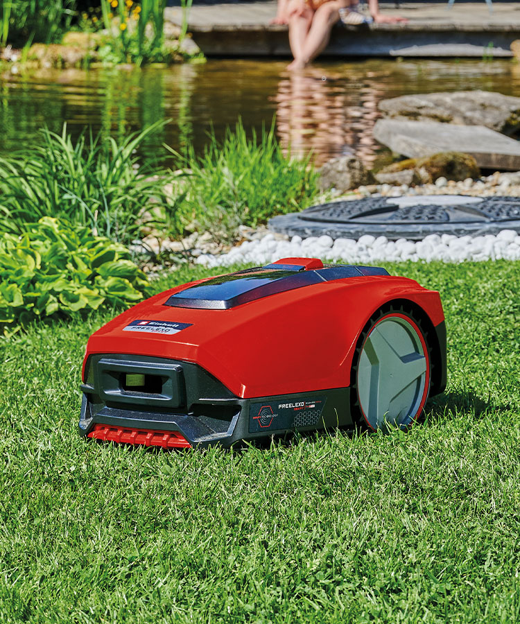 Einhell robotic lawn mower FREELEXO SMART in garden